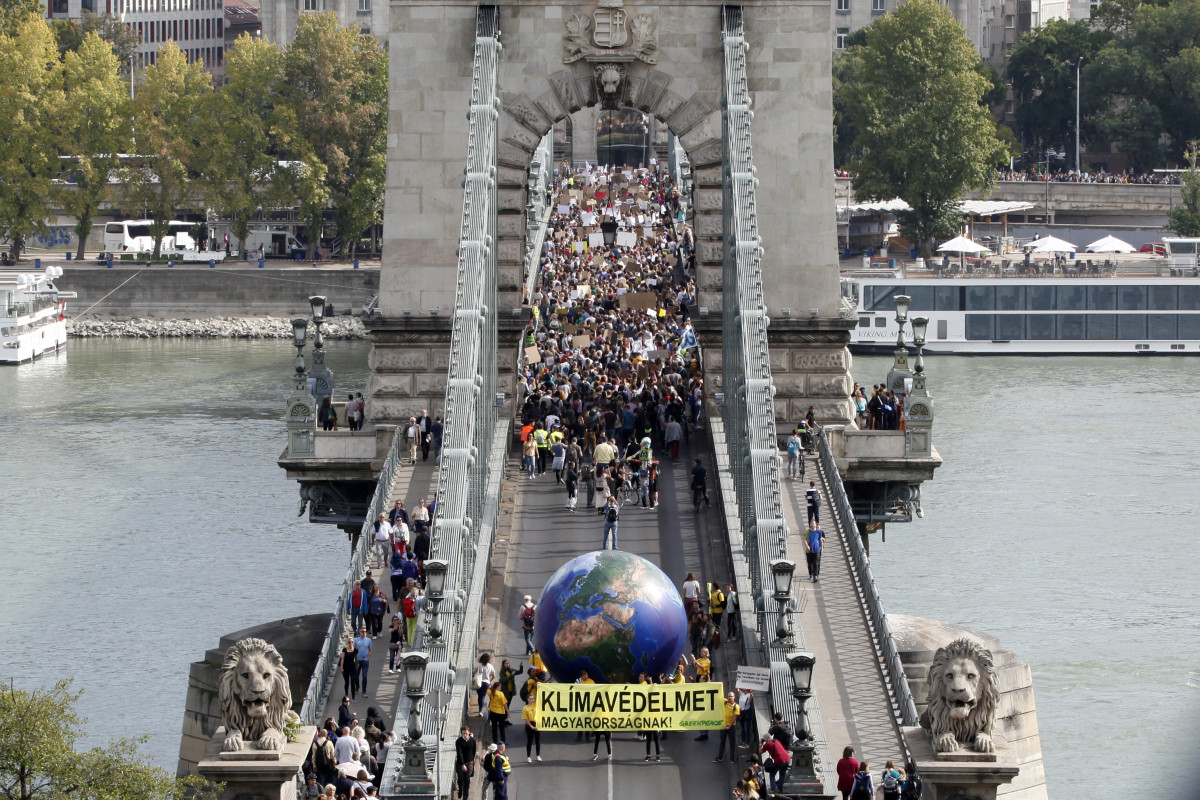 The 2019 Fridays for Future protest in Budapest. Image: Fridays for Future The 2019 Fridays for Future protest in Budapest. Image: Fridays for Future