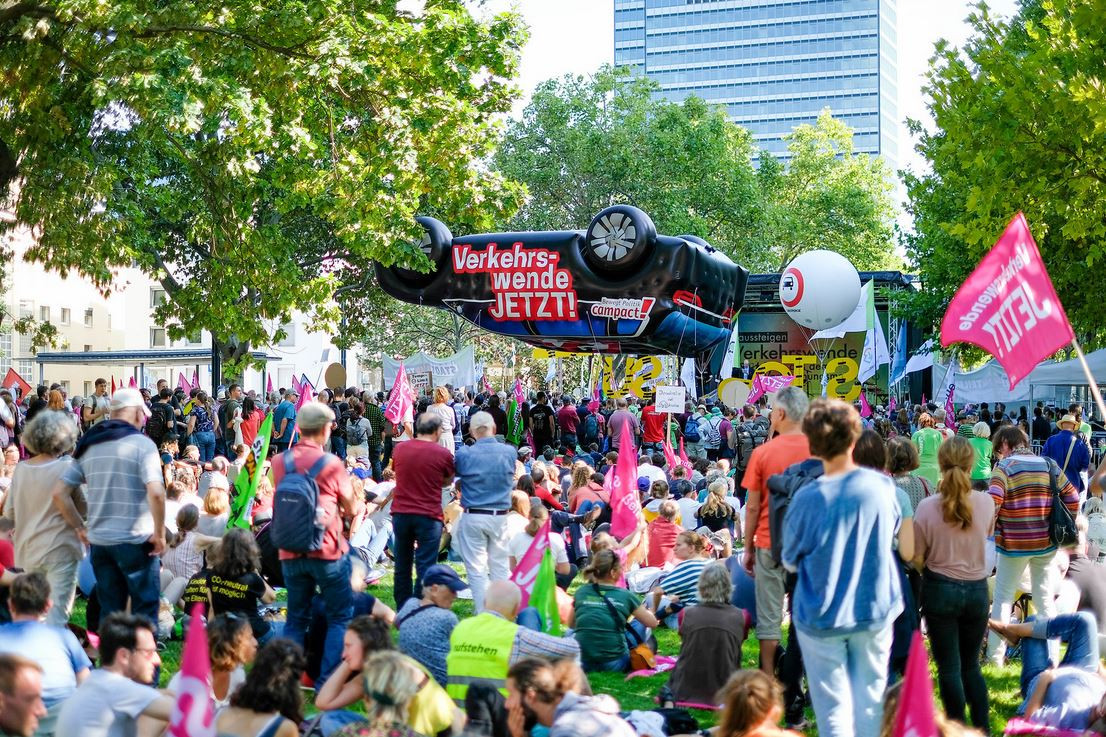 A climate protest at the 2019 IAA. Photo: Sand im Getriebe.