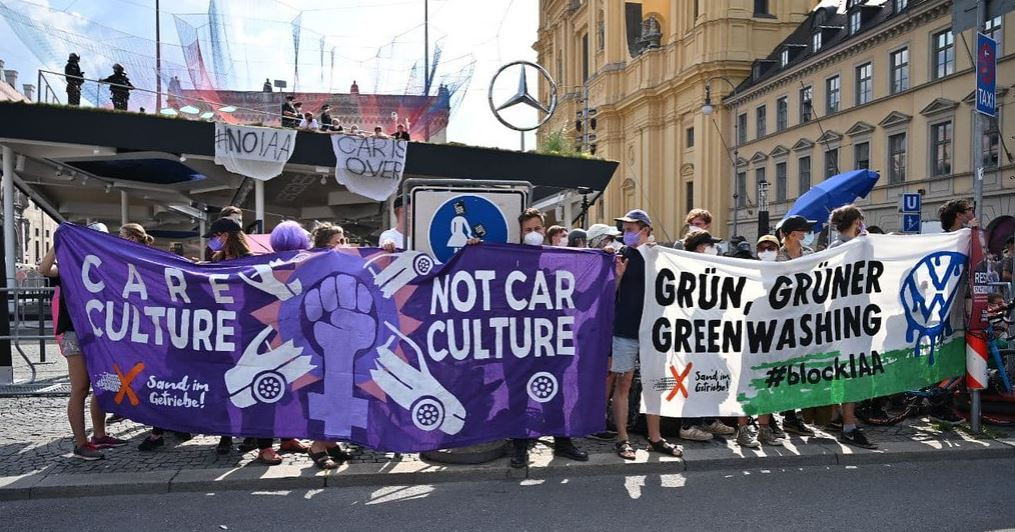 Climate protests have become a regular feature of the IAA. Image by Sand im Getriebe / Tim Wagner