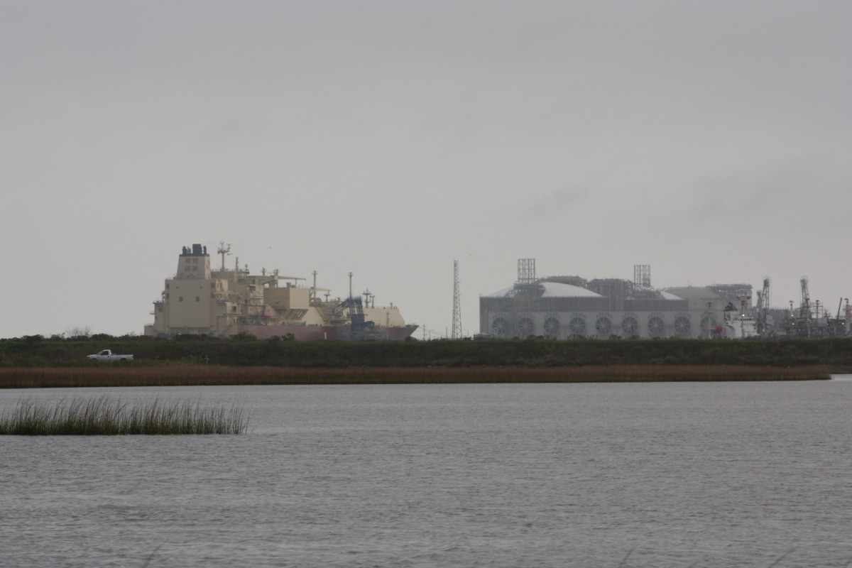 Photo shows Freeport LNG export terminal in Texas. Photo: CLEW/Wettengel 2020. 