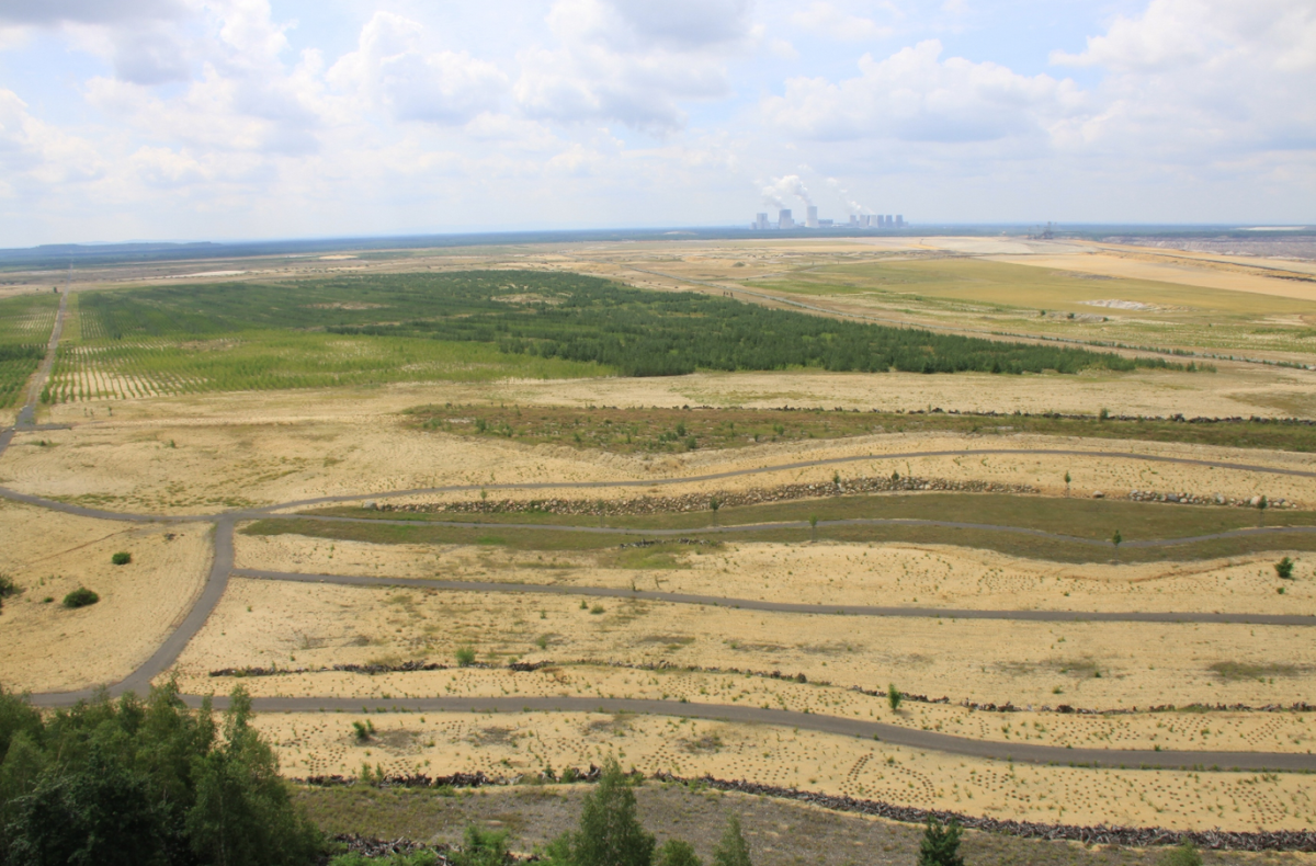 Former mining area and active coal plant in Lusatia. Photo: LEAG