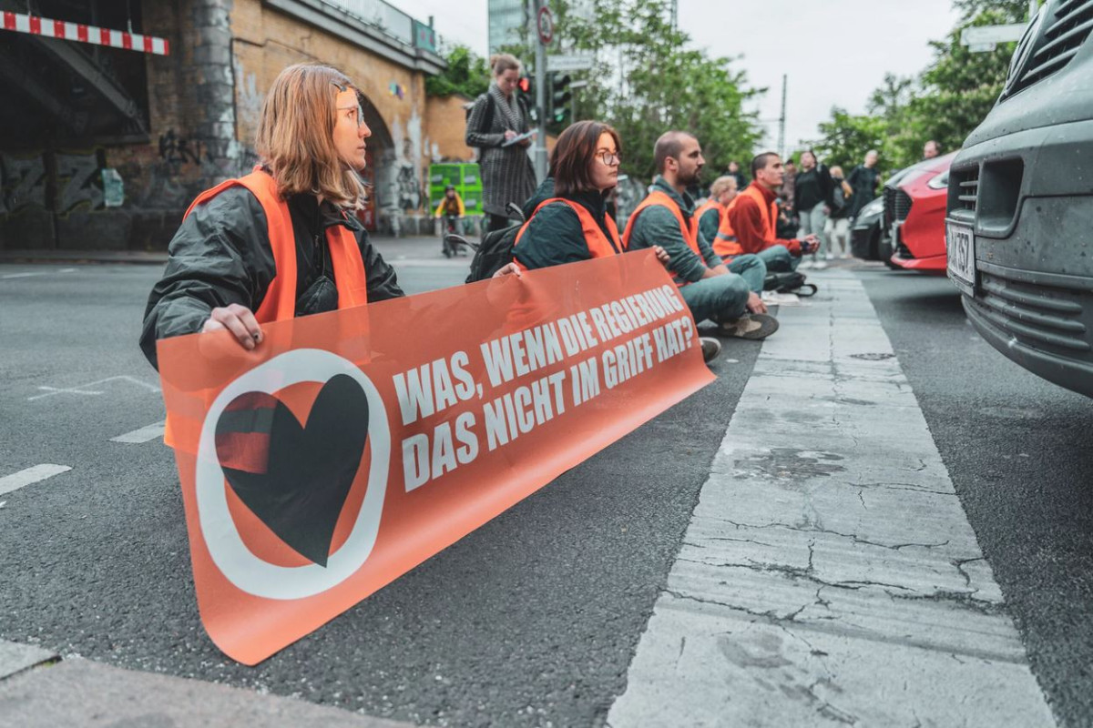 Last Generation activist during a street blockade in Berlin. Image by Letzte Generation / Nele Fischer