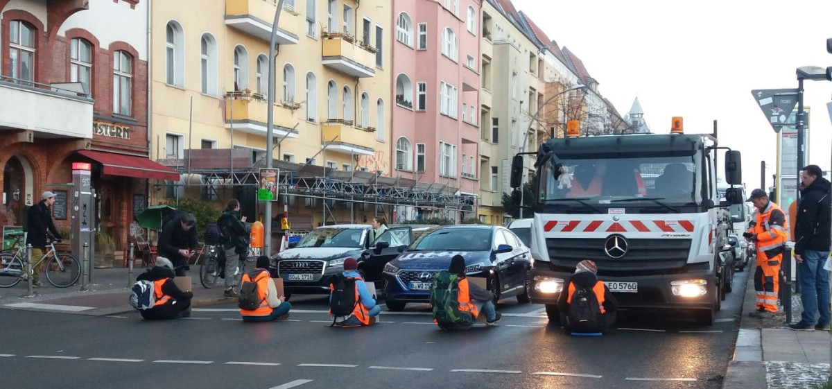 "Last Generation" activists block a road in Berlin. Image by Letzte Generation