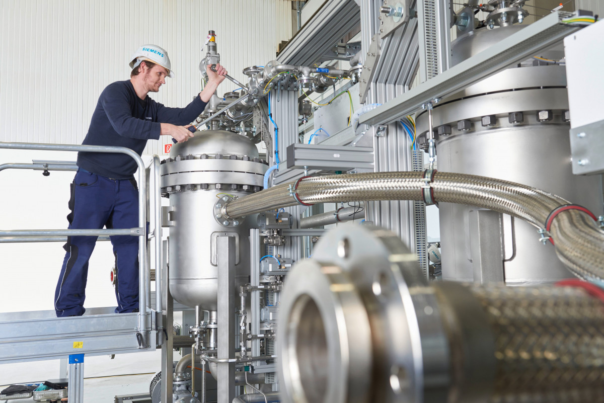 Work on a Siemens electrolyser. Image by Siemens