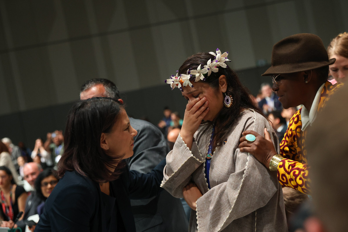 Representative from the Marshall Islands and German foreign minister Annalena Baerbock in the COP28 plenary. Photo: UN Climate Change.