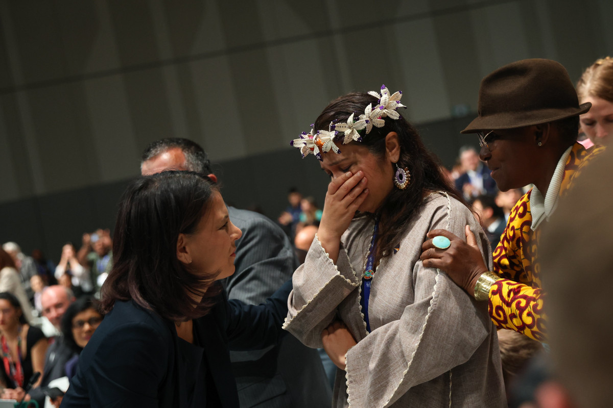 Representative from the Marshall Islands and German foreign minister Annalena Baerbock in the COP28 plenary. Photo: UN Climate Change. Representative from the Marshall Islands and German foreign minister Annalena Baerbock in the COP28 plenary. Photo: UN Climate Change.